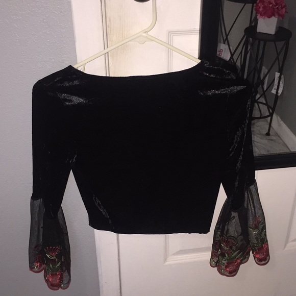 Black velvet cropped shirt - Picture 2 of 2